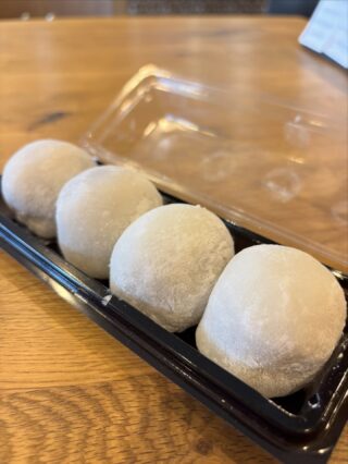 和菓子教室をされているお客様からの差し入れ🍡
『栗大福』
またまた美味しすぎて😭
いつもありがとうございます。

#リノベ #リノベーション #マンションリノベーション #戸建リノベーション #平屋リノベーション #富田林市リフォーム #富田林市リノベーション #奈良県リノベーション #河内長野市リノベーション #羽曳野市リフォーム #dewalt #デウォルト #yutakaリフォーム #和菓子好き #Matcha