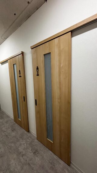 トイレ新設👷‍♂️
元の社屋から使える物は移転先へ移設。
うまく納まった😊